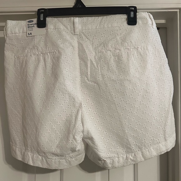 Old Navy White Eyelet Shorts- Lightweight Lined Cotton, 5” inseam, New w/ Tags - Picture 4 of 4